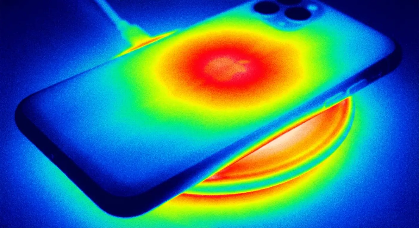 Heat dissipation in phone grip design